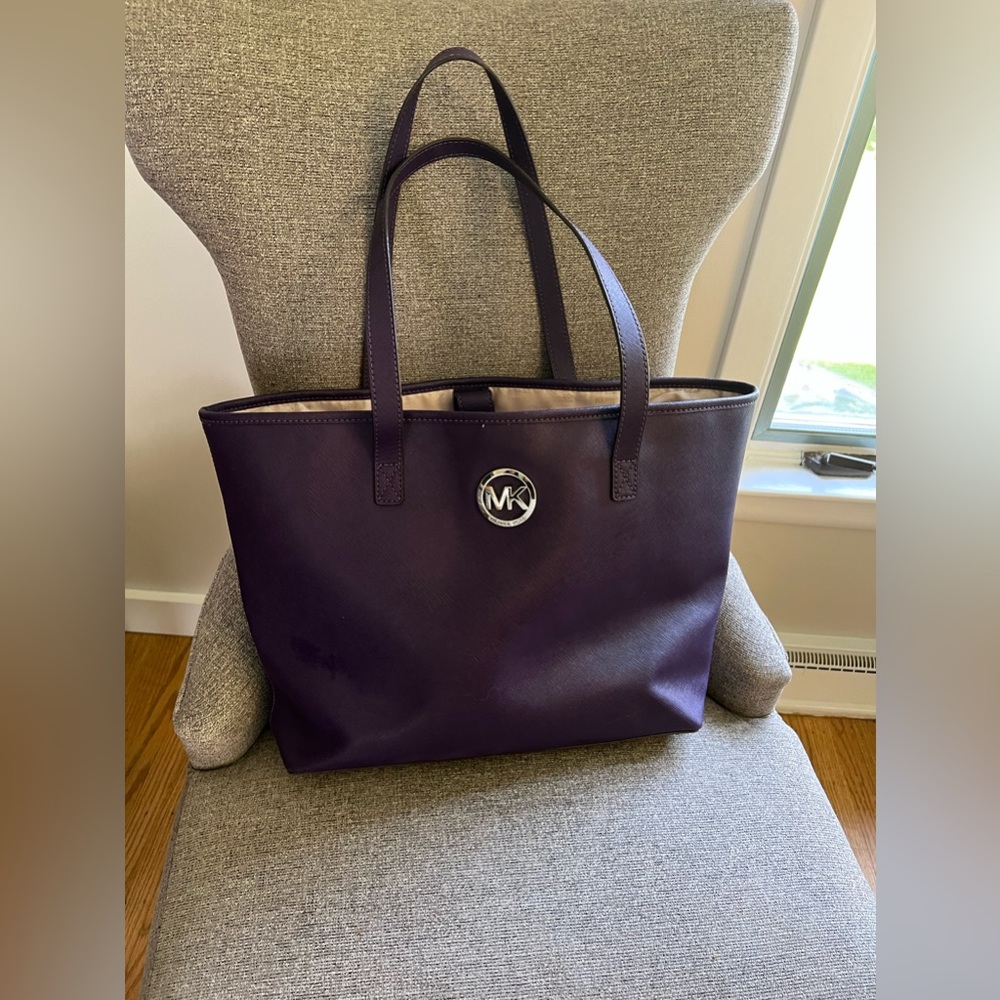 Michael Kors Jet Set travel medium tote 💜